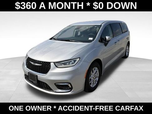 Used 2023 Chrysler Pacifica Touring-L FWD image 1