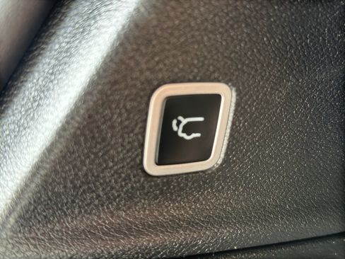 Used 2025 Chrysler Pacifica Limited FWD image 23