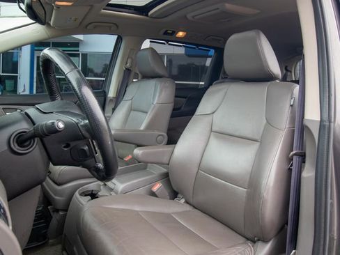 Used 2016 Honda Odyssey Touring Elite image 6