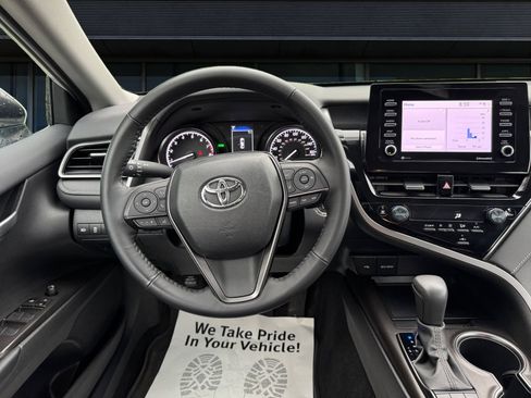 Used 2024 Toyota Camry SE w/ Convenience Package FWD image 3