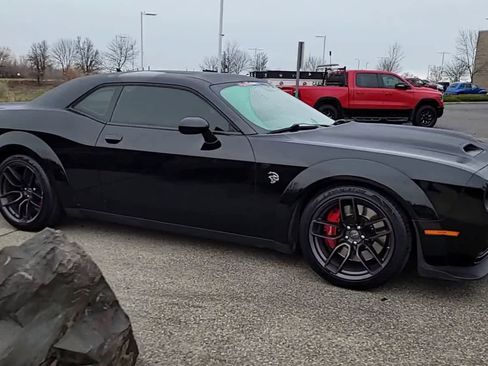 Used 2019 Dodge Challenger SRT Hellcat image 2
