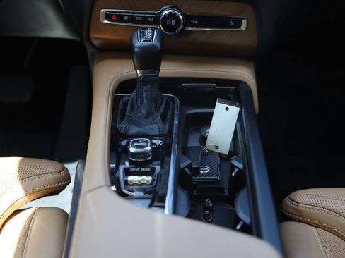 Used 2016 Volvo XC90 T6 Inscription w/ Vision Package AWD/4WD image 34