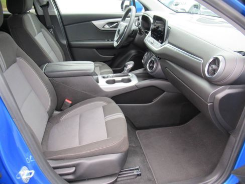 Used 2025 Chevrolet Blazer LT FWD image 11