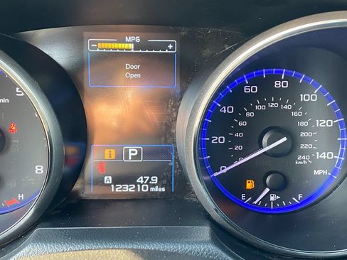 Used 2018 Subaru Outback 2.5i Limited AWD/4WD image 19