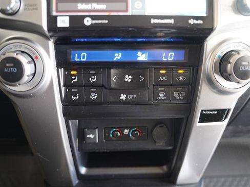 Used 2021 Toyota 4Runner Limited AWD/4WD image 20