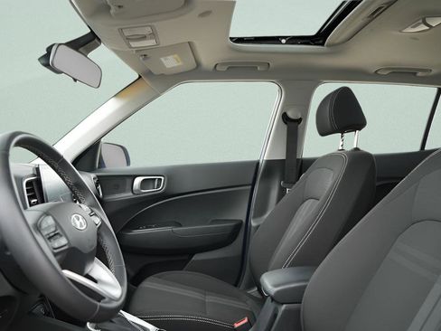 Certified 2025 Hyundai Venue SEL FWD image 24