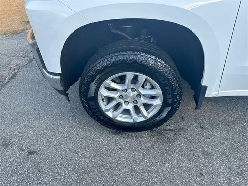 Used 2022 Chevrolet Silverado 1500 LT image 12