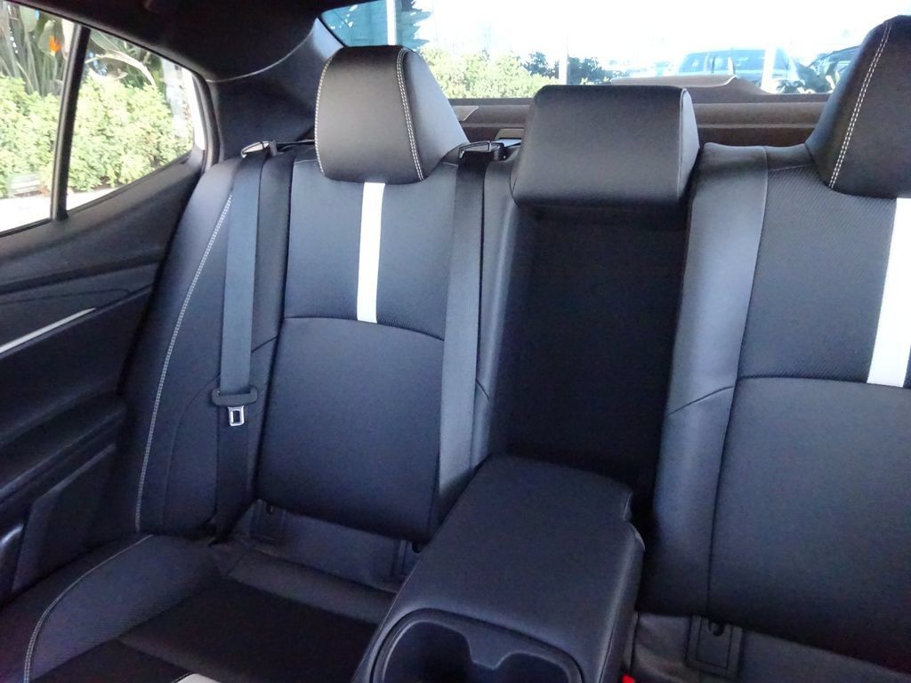 Used 2025 Toyota Camry SE FWD image 13