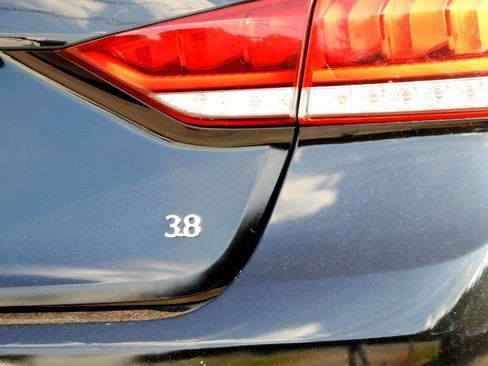 Used 2015 Hyundai Genesis 3.8 image 7