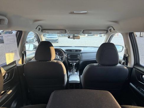 Used 2018 Nissan Rogue SV image 15