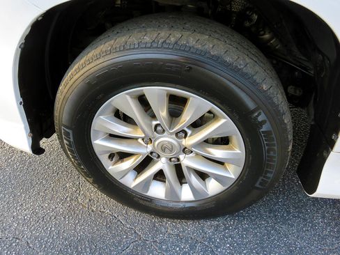 Used 2016 Lexus GX 460 w/ Premium Package image 11