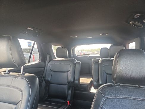 Used 2020 Ford Explorer XLT w/ Equipment Group 202A AWD/4WD image 16