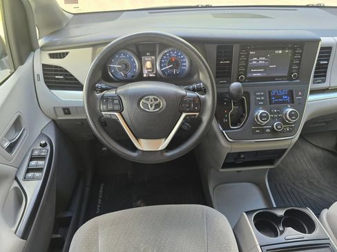 Used 2019 Toyota Sienna LE FWD image 12