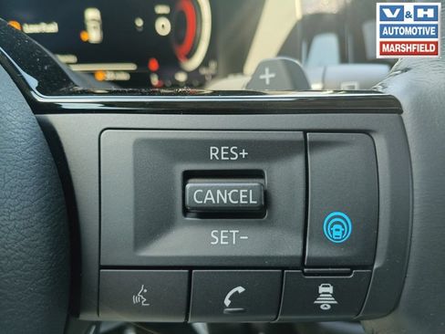 Used 2023 Nissan Pathfinder Platinum AWD/4WD image 9