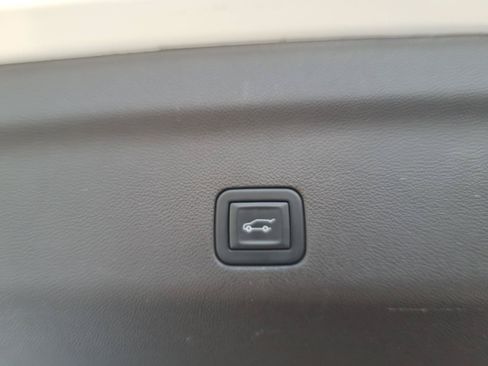 Used 2023 GMC Yukon Denali RWD image 7