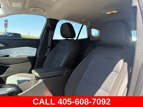 Used 2026 Chevrolet Trax LT w/ LT Convenience Package FWD image 10