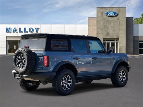 Used 2023 Ford Bronco Badlands image 2