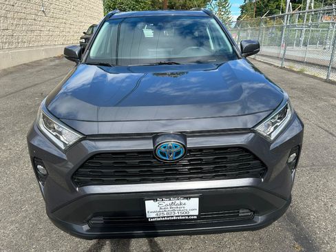 Used 2019 Toyota RAV4 XLE AWD/4WD image 2