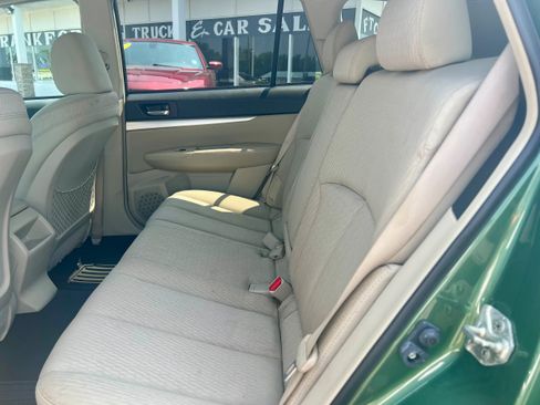 Used 2011 Subaru Outback 2.5i Premium w/ All-Weather Pkg AWD/4WD image 12