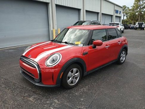 Used 2022 MINI Cooper 4-Door Hardtop w/ Storage Package FWD image 3