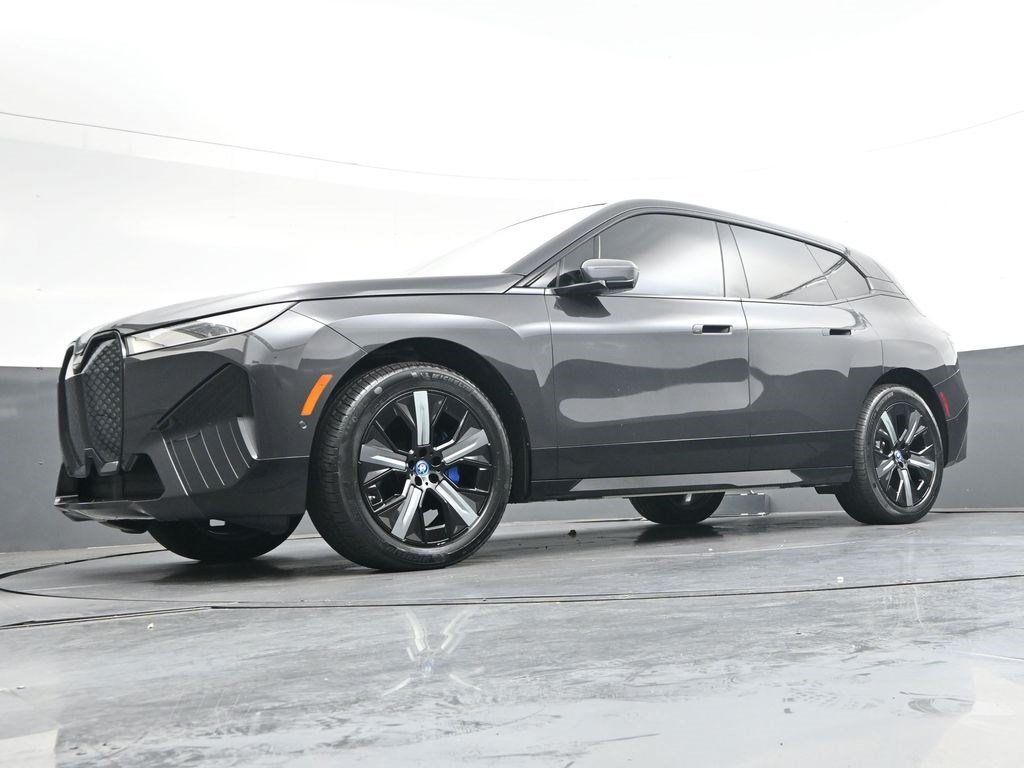 Used 2024 BMW iX xDrive50 w/ Premium Package AWD/4WD image 32