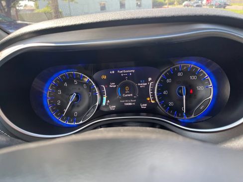 Used 2022 Chrysler Pacifica Limited w/ S Appearance Package FWD image 28