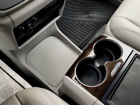 Used 2020 Toyota Sienna XLE image 17