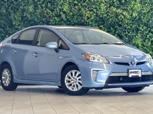 Used 2014 Toyota Prius Prime Advanced FWD image 2