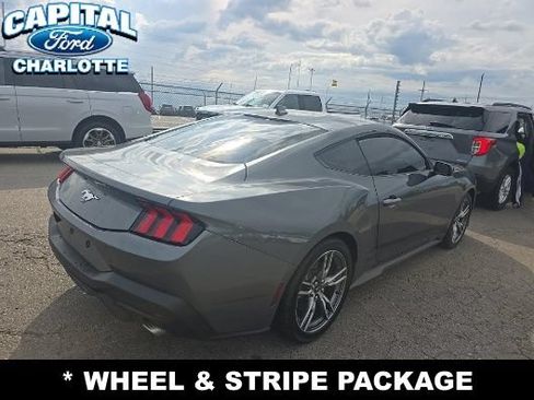 Used 2025 Ford Mustang Coupe RWD image 4