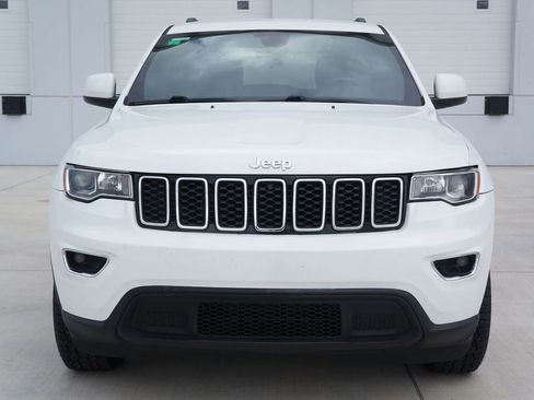 Used 2018 Jeep Grand Cherokee Laredo image 4