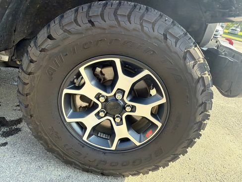 Used 2021 Jeep Wrangler Unlimited Rubicon AWD/4WD image 25