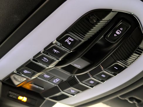Certified 2022 Porsche Macan S AWD/4WD image 41