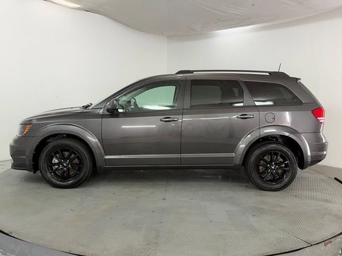 Used 2020 Dodge Journey SE w/ SE Popular Equipment Group FWD image 4