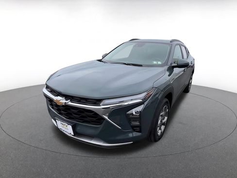 Used 2025 Chevrolet Trax LT FWD image 6