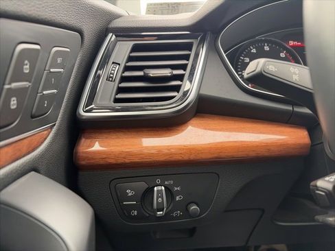 Used 2022 Audi Q5 2.0T Premium w/ Convenience Package image 17