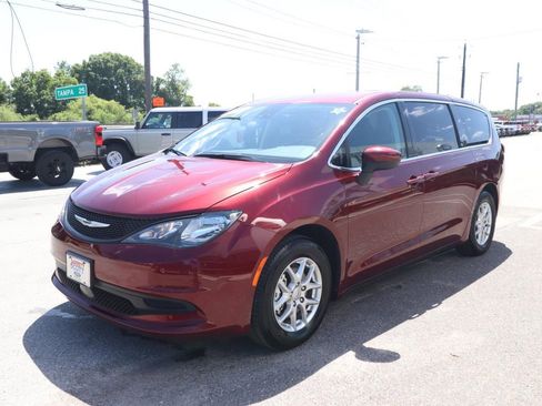 Used 2023 Chrysler Voyager LX FWD image 3
