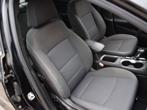 Used 2019 Chevrolet Cruze LT image 21