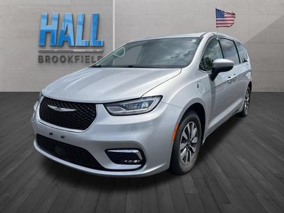 Used 2023 Chrysler Pacifica Touring-L