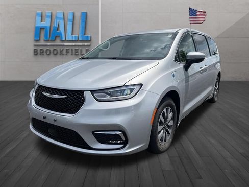 Used 2023 Chrysler Pacifica Touring-L FWD image 1