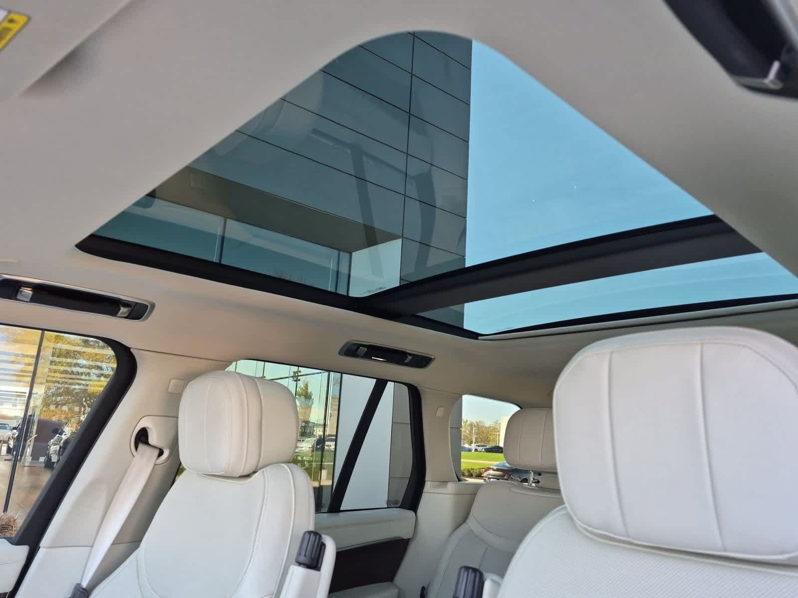 Certified 2023 Land Rover Range Rover SE AWD/4WD image 19