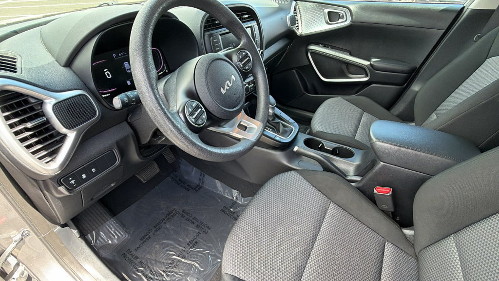 Used 2024 Kia Soul LX w/ Option Group 015 FWD image 10