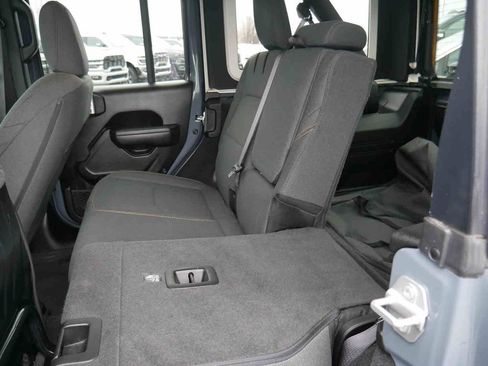 Used 2024 Jeep Wrangler Unlimited image 20