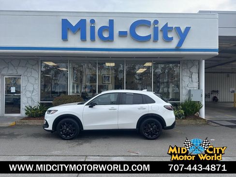 Used 2024 Honda HR-V Sport image 1