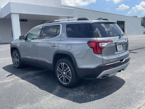 Used 2023 GMC Acadia SLT w/ Technology Package FWD image 7