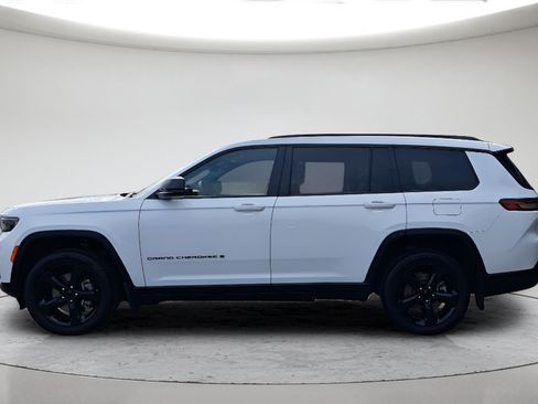 Used 2024 Jeep Grand Cherokee L Limited w/ Black Appearance Package AWD/4WD image 6