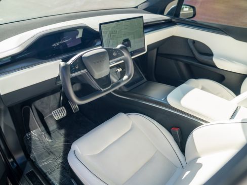 Used 2022 Tesla Model X Plaid AWD/4WD image 4