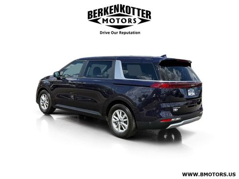Used 2023 Kia Carnival LX FWD image 5