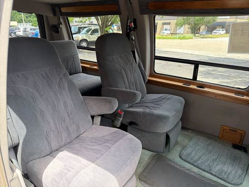 Used 2003 GMC Savana 1500 w/ Preferred Equipment Group 3 RWD image 23