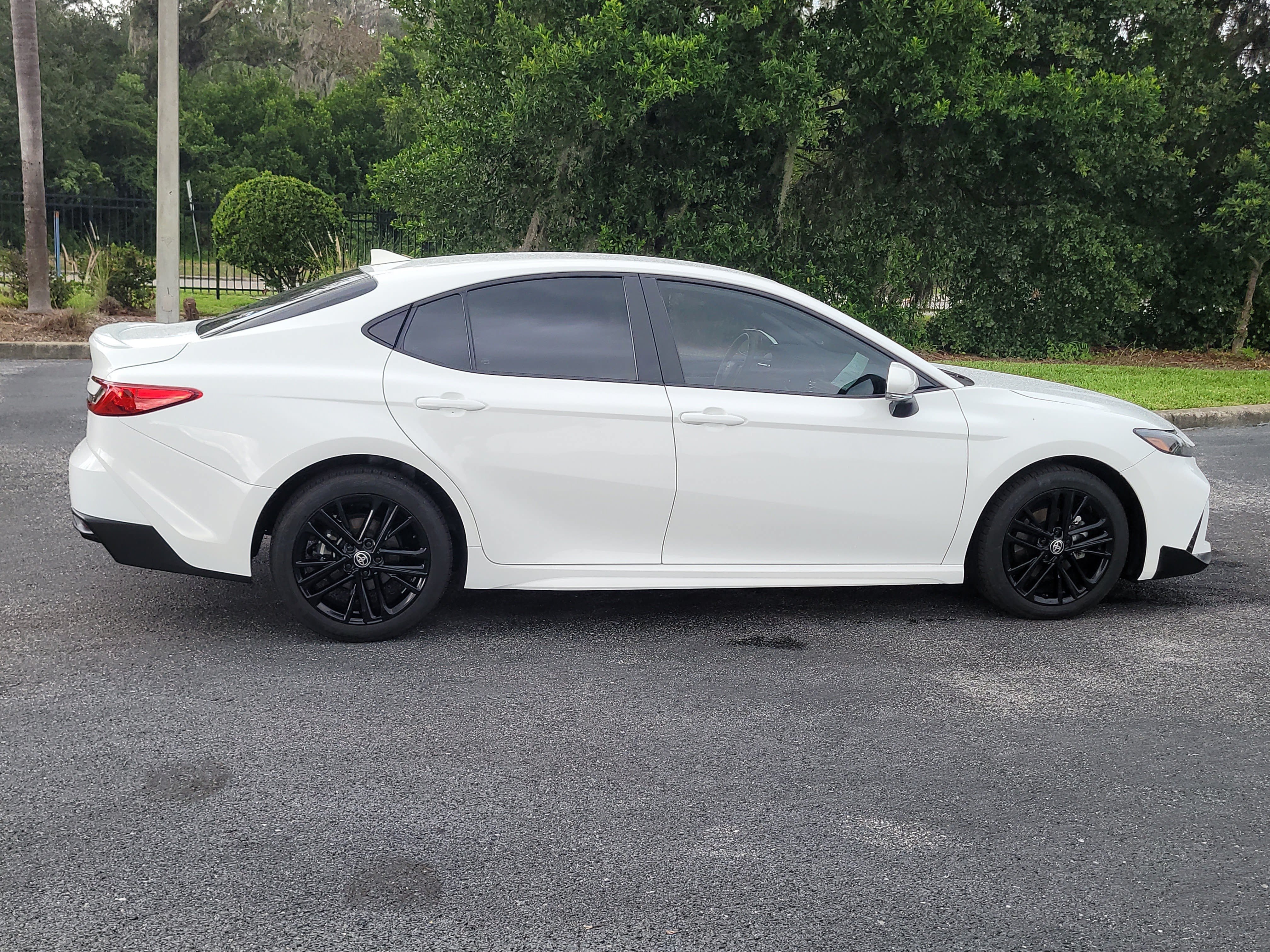 Used 2025 Toyota Camry SE FWD image 8