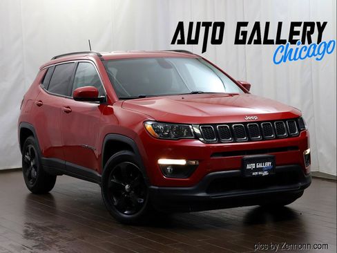 Used 2019 Jeep Compass Latitude FWD image 1